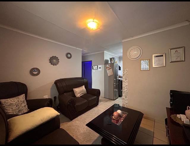 2 BEDROOM HOUSE FOR SALE IN VANDERBIJLPARK CE 4
